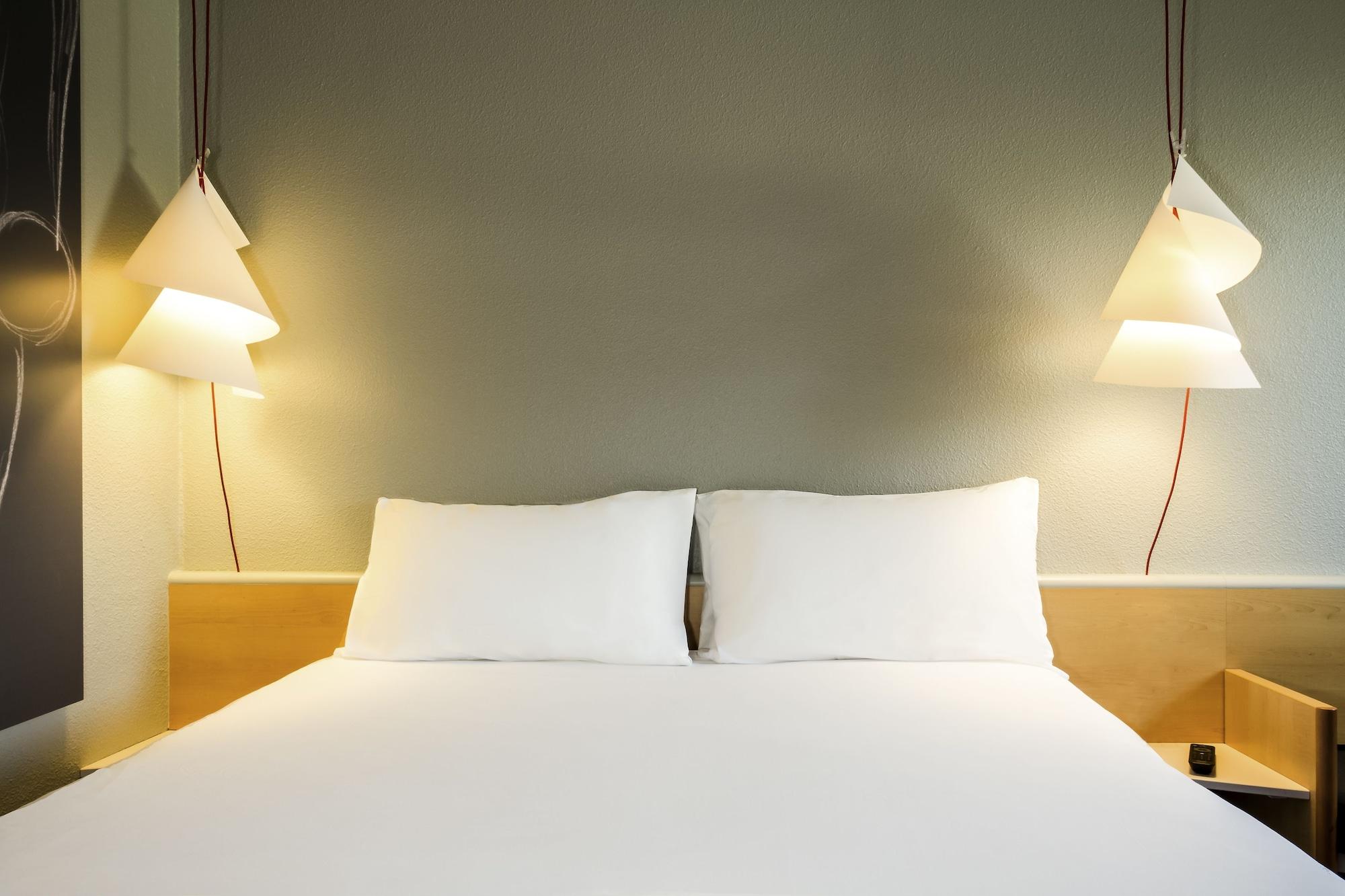 Ibis Hotel *