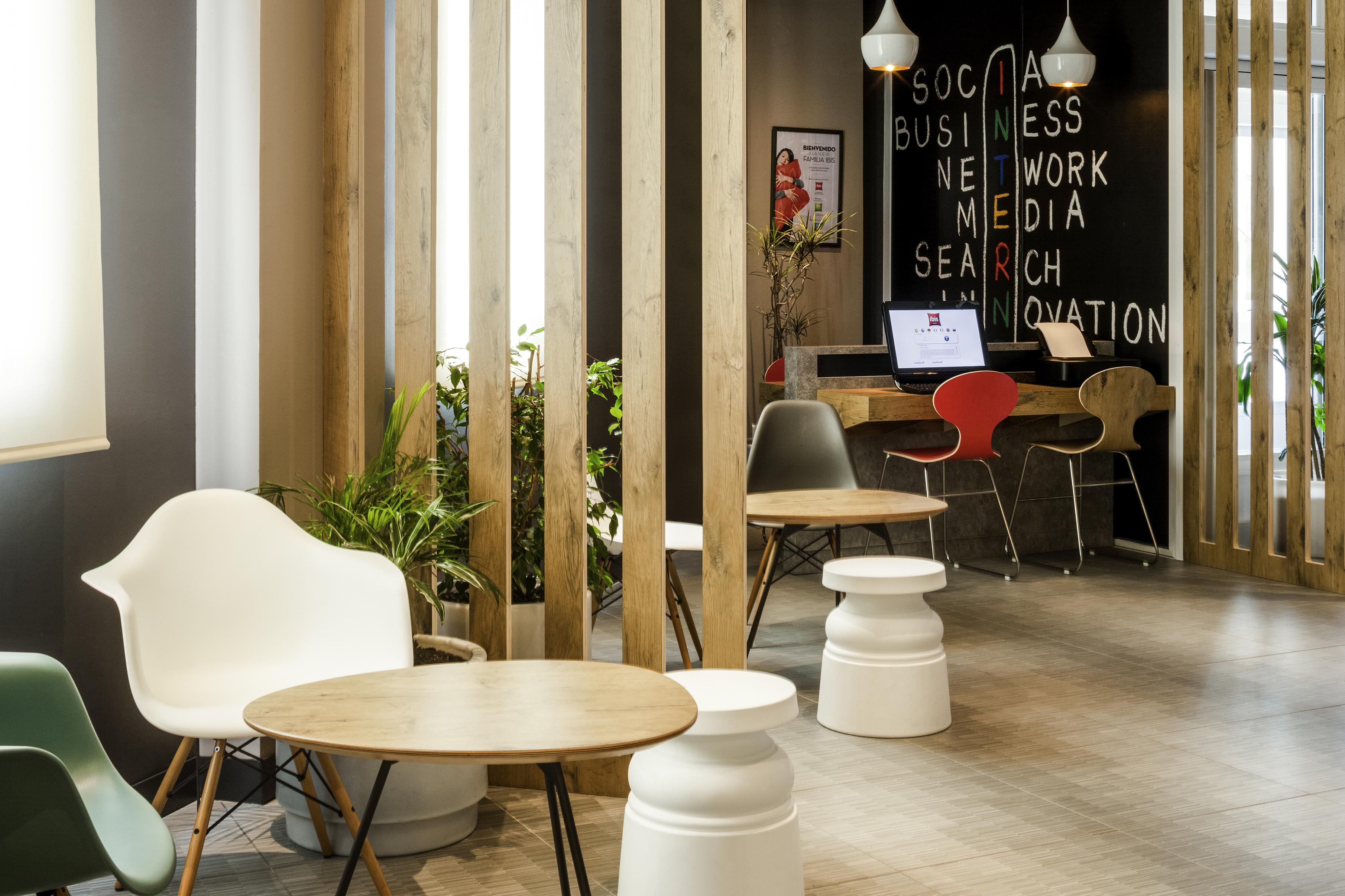 Ibis Hotel *